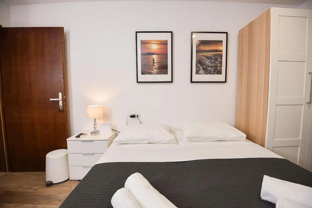 Old Town Inn Pula Pensionat