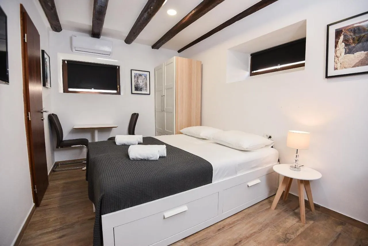 Old Town Inn Pula Kroatien