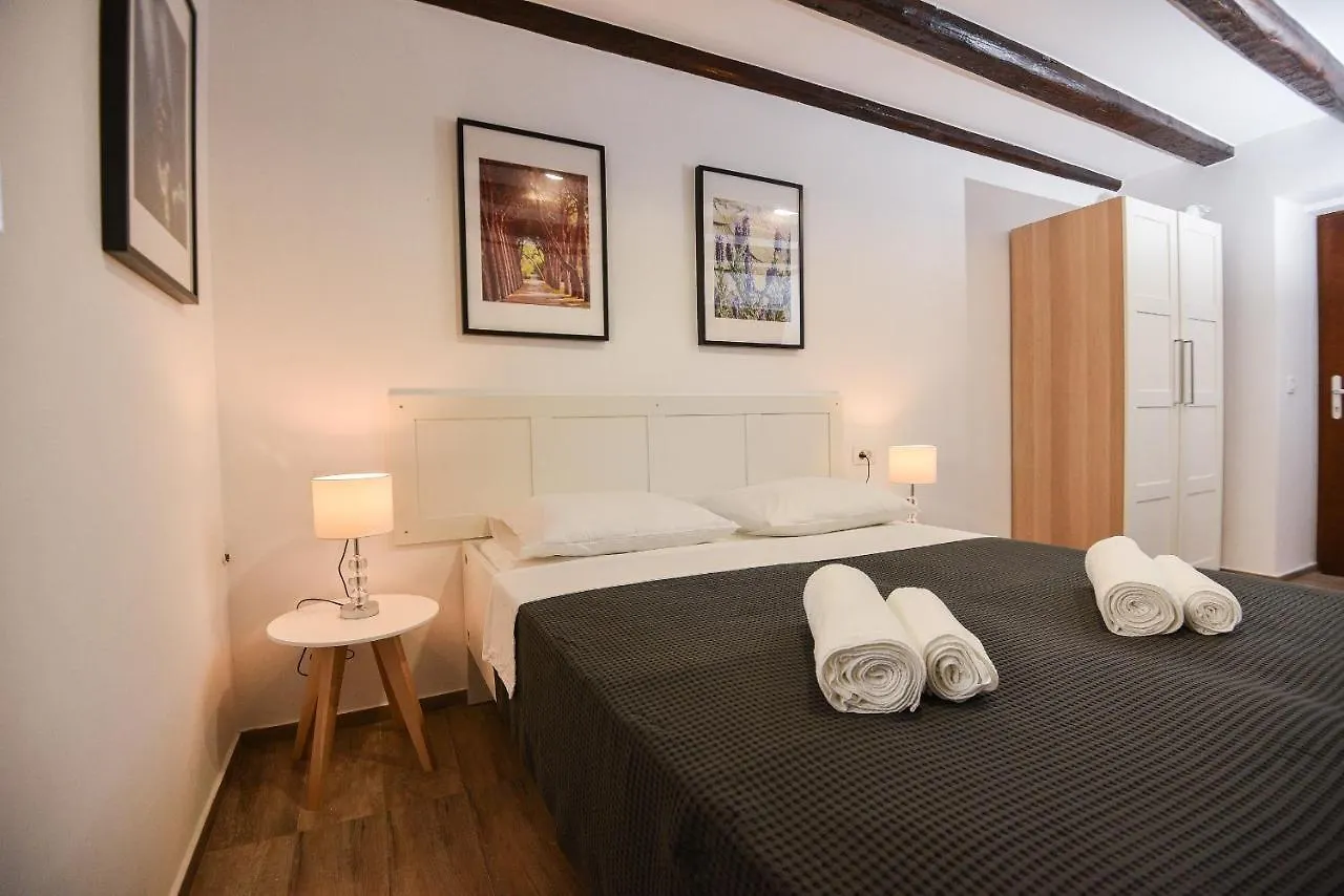Old Town Inn Pula 2*,