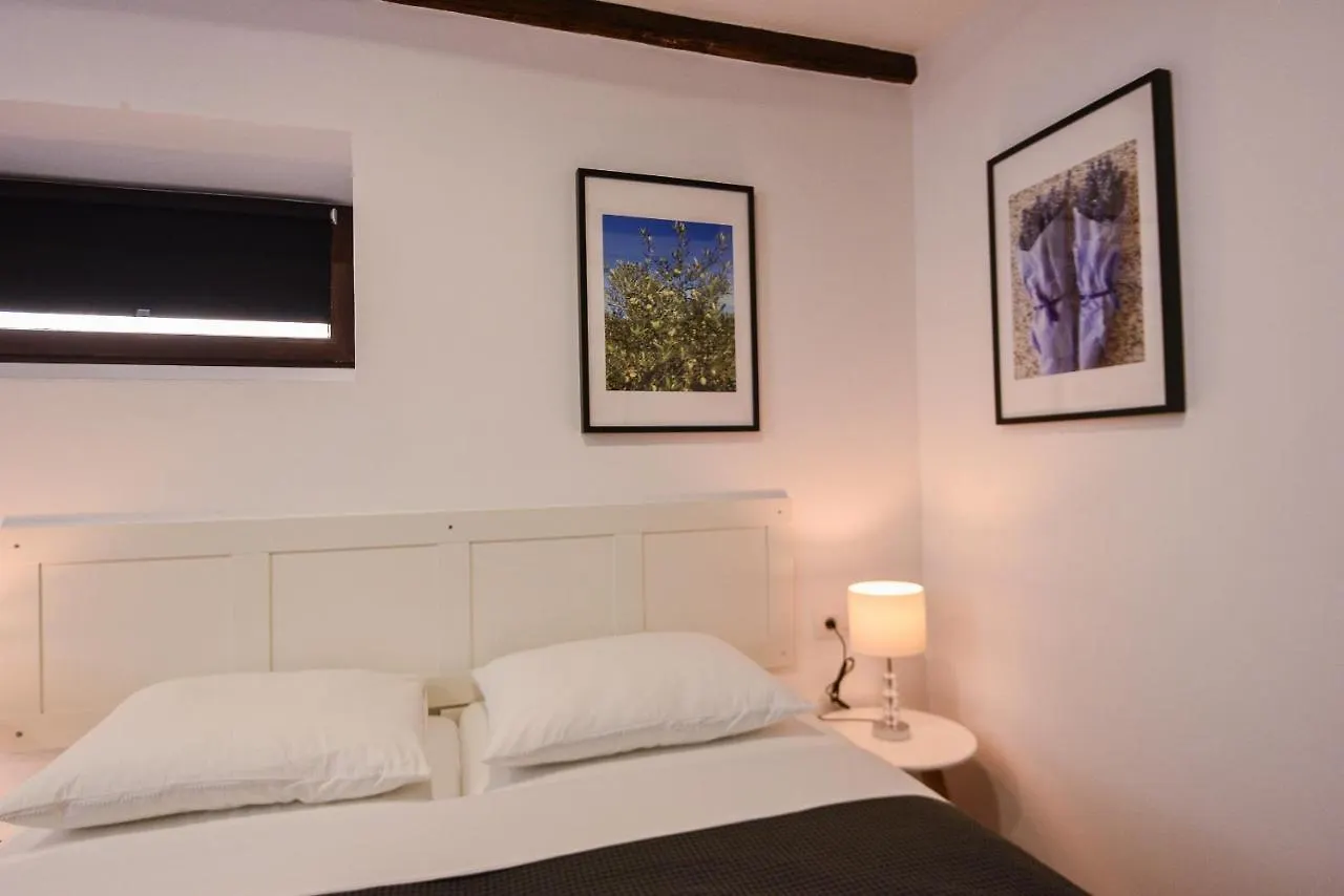 Old Town Inn Pola